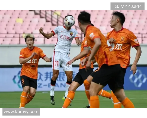 上海足球队在足球团队协作排行榜中荣获第五名展现出强大团队精神与默契配合